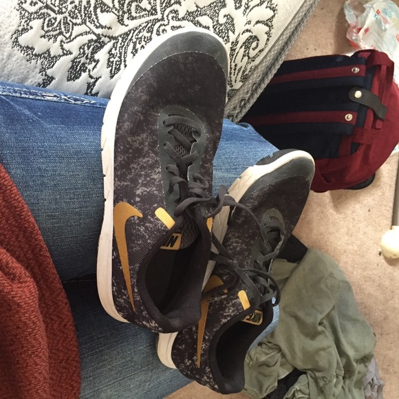 Nike shoes - Picture 2 of 4